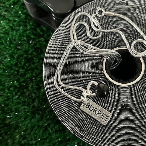 Colar Burpee + Kettlebell Preto