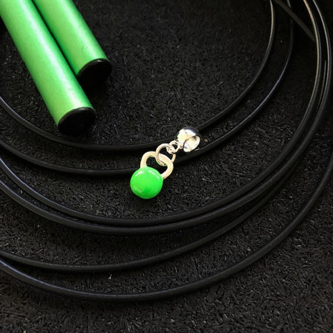 Berloque Kettlebell Verde Neon