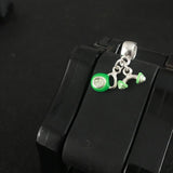 Berloque Duplo Kettlebell + Barra Verde Neon